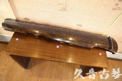 宜兰县●久音古琴  ●臻品推荐 20231106 [犀牛皮纹伏羲式]